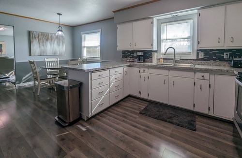 Bismarck House | Harmon Haven 2-bedroom house in amazing central Bismarck with AC!