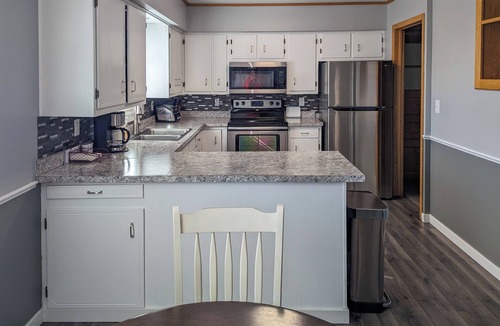 Bismarck House | Harmon Haven 2-bedroom house in amazing central Bismarck with AC!
