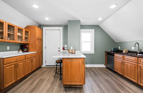 East Hillside Apartment | Harris House 5 | On Hospital Campus
