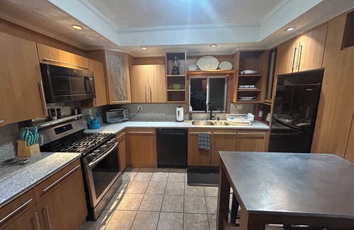 Cambridgeport Apartment | Harvard, B.U. M.I.T. Fenway Park convenient comfortable & spacious 3BR apartment