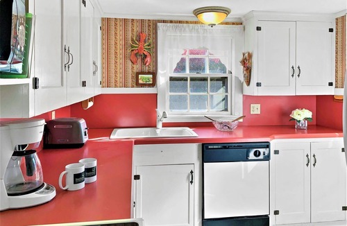 Harwich Port House | Harwich Port Retreat—Walk to Beach & Rail Trail