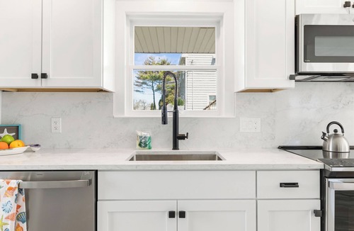 York Beach House | Haskell Free - spend your days on Long Sands