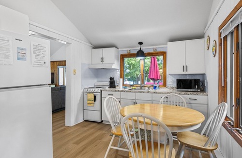 Maple City House | Have Lazy Days at Lazy Bear Landing on Glen Lake