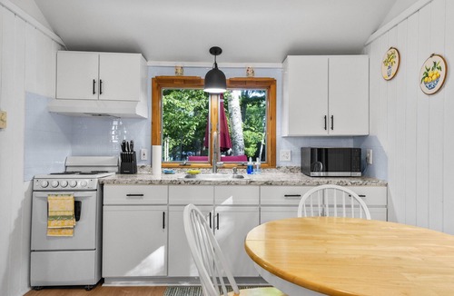 Maple City House | Have Lazy Days at Lazy Bear Landing on Glen Lake