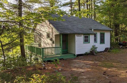 Raymond Cottage | Hawthorne Cottages Edgewater