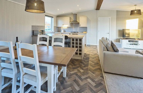 Low Gate Ski Chalet | Hazelwood Deluxe Lodge