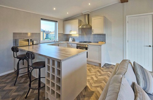 Low Gate Ski Chalet | Hazelwood Deluxe Lodge