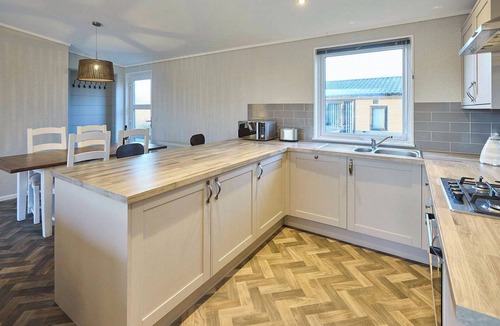 Low Gate Ski Chalet | Hazelwood Deluxe Lodge