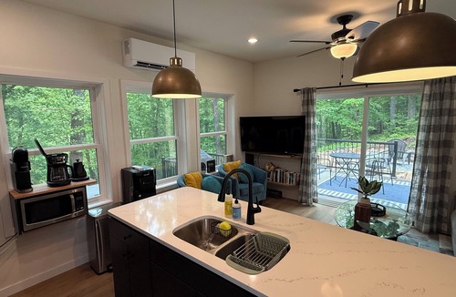 Bloomington Ski Chalet | Headless Goose Chalet - Near Bloomington - Hot tub, gas grill, and fire pit