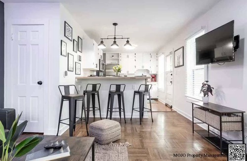 Warfleigh House | Heart of Broad Ripple! Walk to everything 3bed/2ba