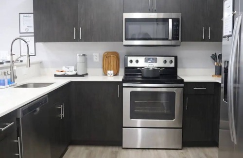 Dearborn Apartment | Heart of Downtown*Work Remote*300Mbps*W/D*Smart TV
