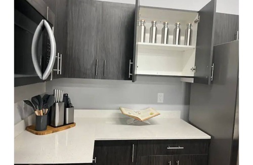 Dearborn Apartment | Heart of Downtown*Work Remote*300Mbps*W/D*Smart TV