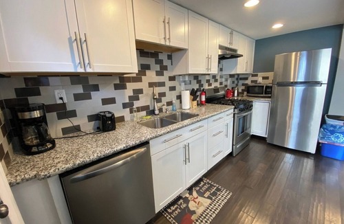 North Oakland House | Heart of Oakland w/parking by CMU, Pitt, Hospitals