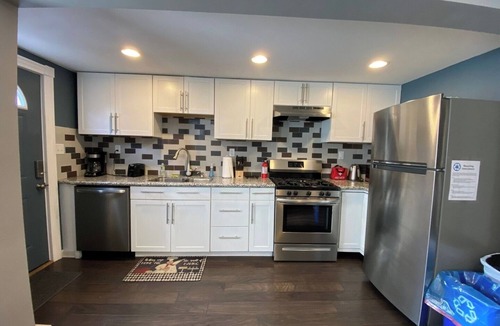 North Oakland House | Heart of Oakland w/parking by CMU, Pitt, Hospitals