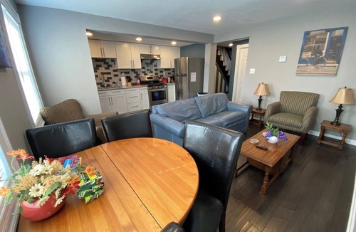 North Oakland House | Heart of Oakland w/parking by CMU, Pitt, Hospitals