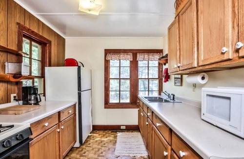 Minocqua House | Hearthwood Beach House: Lake Tomahawk PET FRIENDLY