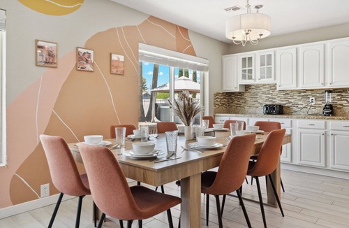 Covey House | Heated Pool, Basketball, Mini Golf! Games Paradise