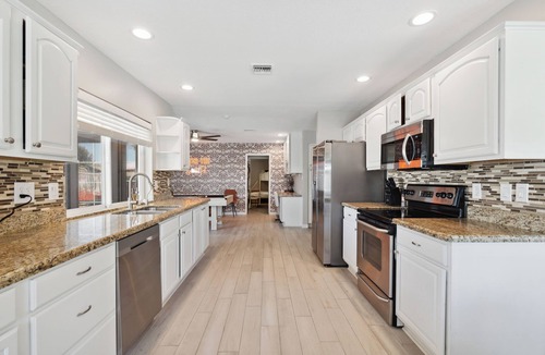 Covey House | Heated Pool, Basketball, Mini Golf! Games Paradise