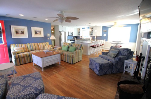 Centerville House | Heated Pool Close To Town (2351)