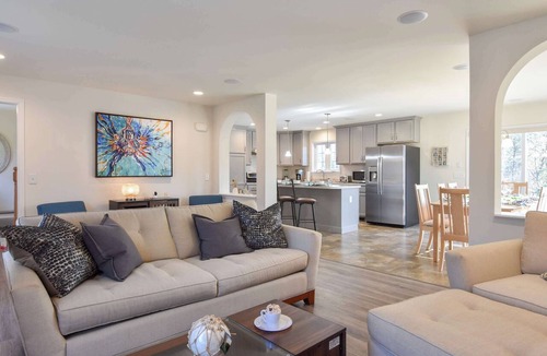 Eastham House | Heated Saltwater Pool Hot Tub!