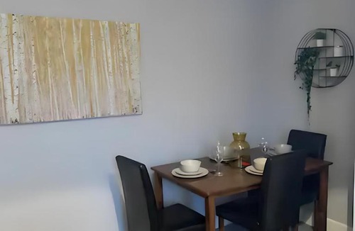 Heaton Apartment | Heaton-Beautiful 3 Double Bedrooms Sleeps 6 Free Parking and Wifi