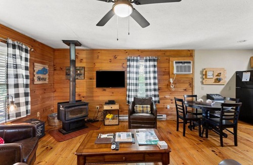 Beattyville Cabin | Heavenly Hideaway- Hot Tub, Firepit, Covered Patio, WiFi