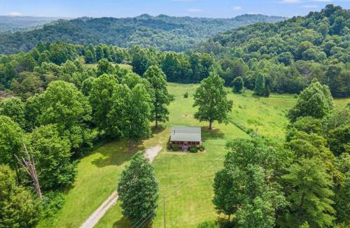 Beattyville House | Heavenly Hideaway- Hot Tub, Firepit, Covered Patio