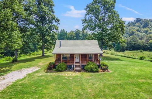 Beattyville House | Heavenly Hideaway- Hot Tub, Firepit, Covered Patio