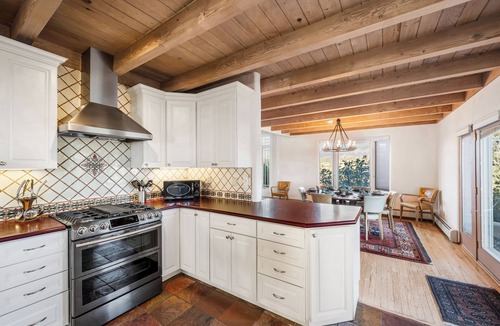 Northeast Santa Fe House | Heavenly Mountain Views-Close to Plaza, Hot tub, Ski & Pickleball, Upscale home