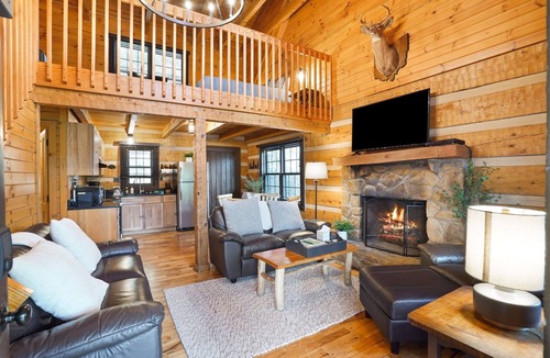 Logan Cabin | Hemlock Log Cabin on 5 Secluded Acres
