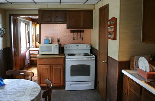 Lexington Cottage | HERE'S THE BEACH!! Lake Front Cottage in Family-friendly Lexington Heights.