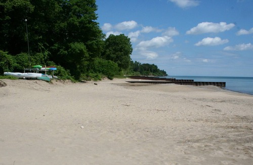 Lexington Cottage | HERE'S THE BEACH!! Lake Front Cottage in Family-friendly Lexington Heights.