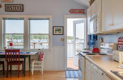 Freeport House | 'Heron Cottage' on Casco Bay w/Deck & Boat Dock!