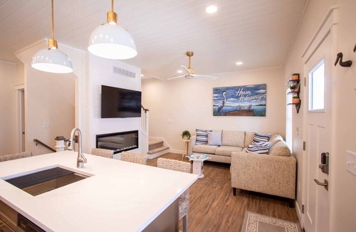 Celina House | Heron Hideaway: 3 bed/2 bath Lakeside Cottage w/Garage!