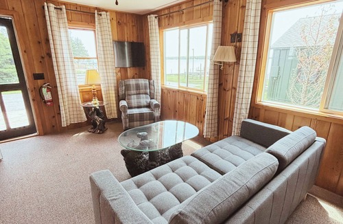 Hessel Cabin | Hessel Bay Cabin 2: Lake Huron waterfront resort cabin sleeps 2.