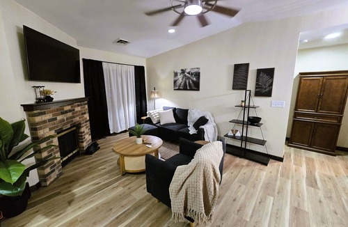 Bismarck Condo | Hi-Ho Ontario- modern 2 BED, 2 BATH condo, laundry, garage