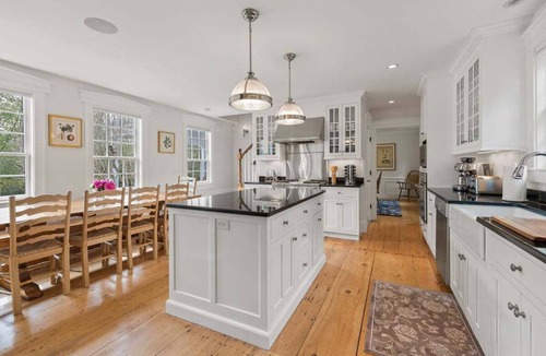 Chatham House | Hiawatha: 177-CC Gorgeous Chatham Estate with heated pool, walk to Town or Beach