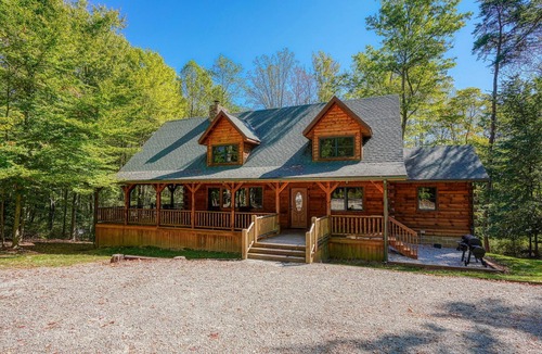 Logan Cabin | Hickory Hill Lodge -Pet Friendly- 6 bedroom luxury log cabin near Hocking Hills