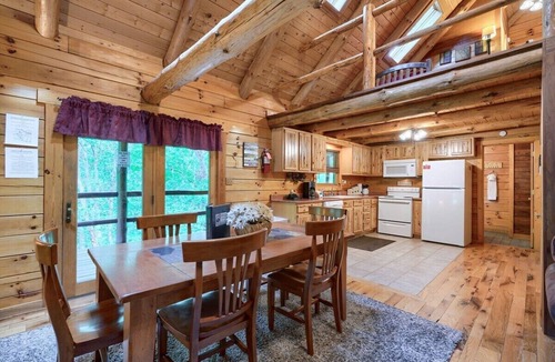 Logan Cabin | Hickory House | Hocking Hills, 30 Acres, Pets