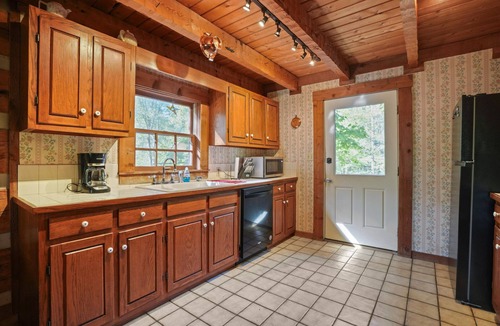 Rockbridge Cabin | Hidden Cave Cabin | Hocking Hills, Cave & Pond
