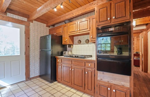 Rockbridge Cabin | Hidden Cave Cabin | Hocking Hills, Cave & Pond