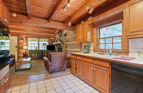 Rockbridge Cabin | Hidden Cave Cabin | Hocking Hills, Cave & Pond