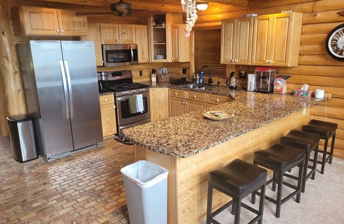 Oscoda House | Hidden Cove - Beauty on the Lake for Family-Friendly Fun!