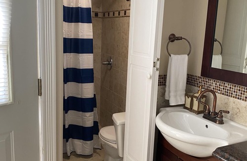 Wichita Apartment | Hidden Gem! 1-bedroom studio, WIFI and Parking.