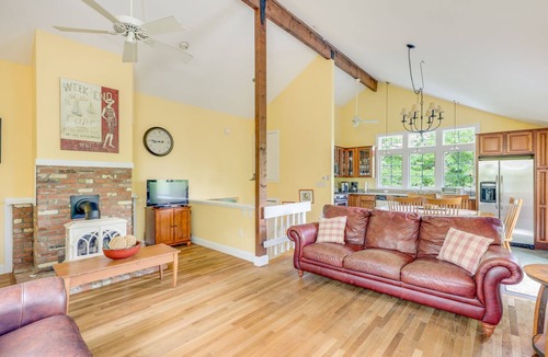 Pleasant Point House | Hidden Hollow Cottage | 75 Yards To Blackfish Creek
