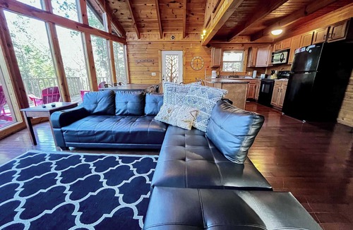 Zoe Cabin | Hidden Jewel | RRG | Cliffview | Hot Tub
