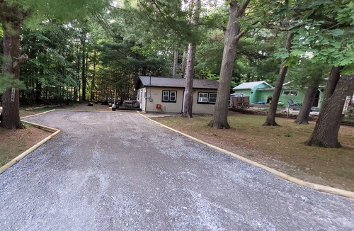 Higgins Lake Cottage | Higgins hangout 1.6 miles from Higgins Lake, sleeps 8, pet friendly.