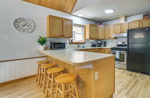 Higgins Lake Cabin | Higgins Lake Retreat: Dock Access, Close to Beach!