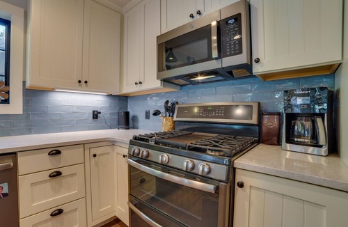 Higgins Lake House | Higgins Lake Vacation Rental w/Lake Views & Deck!