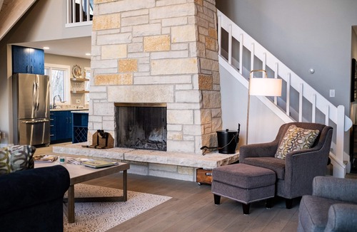 Leland House | High Bluffs Lodge ~ Sunsets, Game Room, much more